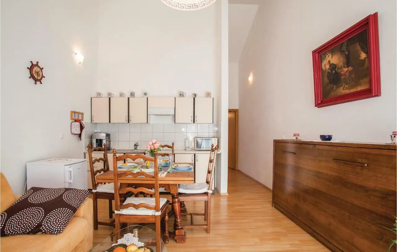 Apartment In Silo/Insel Krk 14599
